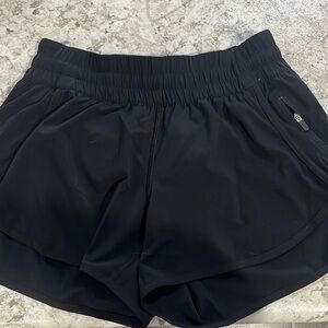Lululemon track that shorts